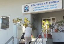 Η Ελένη Ζαρούλια παραδόθηκε στο ΑΤ Πεύκης και οδηγείται στη φυλακή