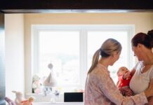 Το ΣτΕ αποφάσισε: Νόμιμη και με τη «βούλα» η υιοθεσία παιδιού και ο πολιτικός γάμος ομόφυλων ζευγαριών