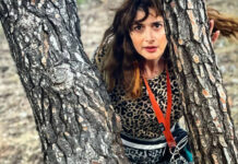 Το ασυνήθιστο mix and match σε animal prints της Κωνσταντάκη έστειλε τη Μαγγίρα στα…κάγκελα