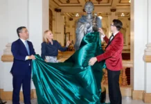Στην Όπερα του Σάο Πάολο το εμβληματικό γλυπτό του Νίκου Φλώρου με τη μορφή της Μαρίας Κάλλας!