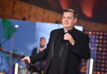 Νίκος Μακρόπουλος: «Αν και μεγάλη η διαφορά της ηλικίας μας, δεν μπορώ να φανταστώ τη ζωή μου χωρίς τη Γιούλη»