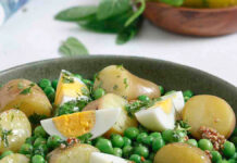 Πατατοσαλάτα με αρακά: Το απόλυτο πλήρες γεύμα της άνοιξης