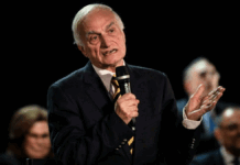 Μανώλης Μαυρομμάτης: Επιστροφή στο σπίτι μετά από δύο χρόνια αποκατάστασης – Στο πλευρό του ο γιος του