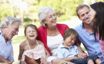 Γιατί να μην πιέζεις το παιδί σου να αγκαλιάζει συγγενείς