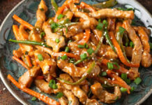 Τηγανιά κοτόπουλου που λιώνει στο στόμα με σπαράγγια