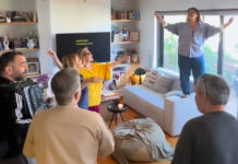 Τρελό γλέντι στο σπίτι Χατζηπαναγιώτη- Σταυροπούλου για τα γενέθλιά του