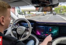 BMW και Mercedes κάνουν πίσω στην αυτόνομη οδήγηση και η Tesla δικαιώνεται