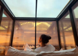 Ευγενία Σαμαρά: Το mirror house που έμεινε στην Ισλανδία μας πήρε τα μυαλά. Πόσο κοστίζει;