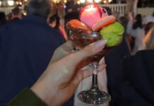 Πήγε με αυτή τη λαμπάδα στην Ανάσταση