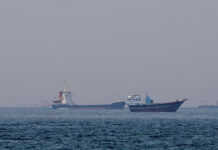 Από μία λεπτή κλωστή κρέμεται η εκεχειρία στα στενά του Ορμούζ