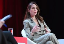 Ψηφιακή ενδυνάμωση 2.740 ατόμων με αναπηρία σε 74 Κόμβους σε όλη τη χώρα – Τι είπε η Μιχαηλίδου