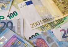 Έκθεση ΟΟΣΑ: Μειώθηκε η συνολική φορολογική επιβάρυνση των μισθών στην Ελλάδα το 2025 – Αναλυτικά τα στοιχεία