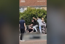 Ουαλία: Άγριος καβγάς δύο οικογενειών με ρόπαλα και σφυριά στη μέση του δρόμου