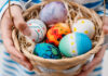 Πώς να βάψετε χρωματιστά πασχαλινά αυγά