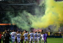 ΑΕΚ – ΠΑΟΚ: Οκτώ συλλήψεις από τους ελέγχους έξω την Allwyn Arena, κατασχέθηκαν σιδερογροθιά και σουγιάς