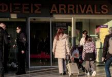 Χανιά: «Φορτωμένος» με όπλα, κοσμήματα και 30.000 ευρώ προσγειώθηκε 68χρονος