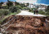 Κακοκαιρία Erminio: Δρόμος κατέρρευσε και έγινε χαράδρα μήκους 10 μέτρων στην Καλλιτεχνούπολη