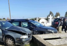 Αγρίνιο: Τροχαίο μέσα στο νεκροταφείο μπροστά στους τάφους, φωτογραφίες