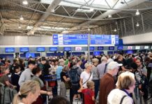 Χωρίς βιομετρικούς ελέγχους οι Βρετανοί το καλοκαίρι στην Ελλάδα – Αντιδράσεις από την ΕΕ