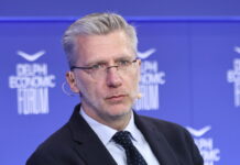 Επίθεση ΠΑΣΟΚ σε Σκέρτσο για τα πανεπιστήμια: «Κυβερνητικός ινστρούχτορας με φωτοβολίδες αντιπερισπασμού»