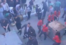 Πρώτη Ανάσταση: Από τον «ιπτάμενο» ιερέα στη Χίο μέχρι τη «Γκλόρια» στη Ζάκυνθο – Με εκκωφαντικό θόρυβο τηρήθηκε το έθιμο σε όλη την Ελλάδα