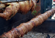 Σούβλισμα αρνιού: Από που προήλθε το έθιμο που έχει «στιγματίσει» την Κυριακή του Πάσχα – Οι Εβραίοι και ο συμβολισμός