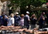 Στήθηκαν οι σούβλες στο Μοναστηράκι: Ουρές από Αθηναίους και τουρίστες για τα αρνιά και τα κοκορέτσια, δείτε βίντεο