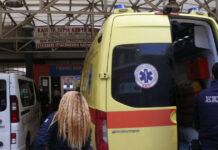 Σοβαρό τροχαίο στο Κορωπί: Αυτοκίνητο συγκρούστηκε με μηχανή – 2 τραυματίες, σε σοβαρή κατάσταση ο αναβάτης