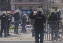 Νίκος Ρωμανός: Ένταση και χημικά έξω από το δικαστήριο μετά τη δίκη του για την έκρηξη στους Αμπελόκηπους