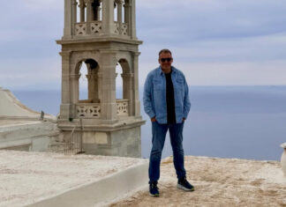 Γιώργος Λιάγκας: Έριξε την τελευταία του πασχαλινή, τηνιακή βουτιά με σπόντα για τους μετεωρολόγους