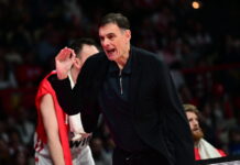 Έξαλλος ο Γιώργος Μπαρτζώκας σε τάιμ άουτ: «Είναι αυτό μπάσκετ για το δικό σας επίπεδο; Αυτά είναι για παιδιά ακαδημιών»