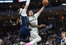 Οι Μιλγουόκι Μπακς ξέσπασαν στους Ντάλας Μάβερικς του θετικού Πουλακίδα χωρίς τον Αντετοκούνμπο