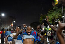 Πανικός στο Κονγκό: Χιλιάδες κόσμος πανηγύρισε στη βροχή την πρόκριση στο Μουντιάλ