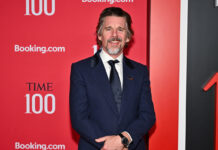 Ο Ethan Hawke μιλά για την «απερίγραπτη» περηφάνια που ένιωσε στον γάμο της κόρης του Maya Hawke