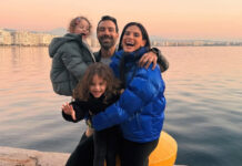 Σάκης Τανιμανίδης: Ένα με την τούρτα έγιναν τα κεράκια μέχρι να τα σβήσει για να λύσει τις απορίες των κοριτσιών του!