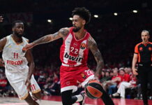 Ολυμπιακός: Ο Ντόρσεϊ έμεινε εκτός από το 4ο δεκάλεπτο του ματς με τη Μονακό, λόγω ενοχλήσεων στο αριστερό πόδι