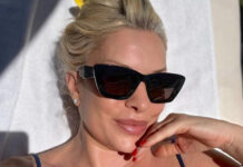 Ελένη Μενεγάκη: Ποζάρει κάνοντας ηλιοθεραπεία στην Ισπανία και στέλνει μήνυμα με πολλαπλούς αποδέκτες