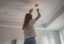 Το ταβάνι είναι πολύ χαμηλό; Οι απρόσμενες διακοσμητικές μας συμβουλές για να δημιουργήσετε την ψευδαίσθηση ύψους