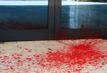 Εφετείο Αθηνών: Η Ένωση Διοικητικών Δικαστών καταγγέλλει την «έλλειψη μέτρων φύλαξης» μετά την επίθεση με κόκκινη μπογιά