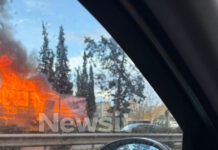 Φωτιά σε φορτηγάκι στον Κηφισό, στο ύψος της Νέας Χαλκηδόνας