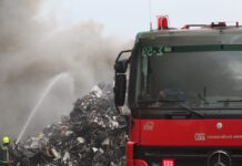 Θεσσαλονίκη: «Δημιουργούνται τοξικές ενώσεις, προσοχή στο πλύσιμο των αυλών», προειδοποιούν οι επιστήμονες μετά τη φωτιά στον χώρο ανακύκλωσης