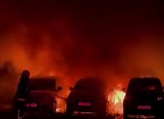 Ηράκλειο: Φωτιά σε χώρο με ενοικιαζόμενα αυτοκίνητα – Ζημιές σε 18 οχήματα, δείτε βίντεο