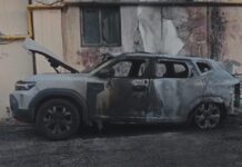 Εμπρηστική επίθεση στου Ζωγράφου: Αυτό είναι το αυτοκίνητο του πραγματογνώμονα Δημήτρη Καρώνη που κάηκε