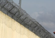 Γυναίκα προσπάθησε να βάλει μέσα στις φυλακές Τρικάλων χασίς που έκρυβε στις παντόφλες