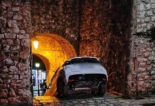 Γιάννενα: Αυτοκίνητο έκανε «βουτιά» στα σκαλιά του Κάστρου