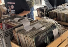 Θεσσαλονίκη: Βρήκαν βινύλια «θησαυρούς» και χόρεψαν υπό τους ήχους των djs – Κέφι και νοσταλγία