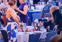 ΗΠΑ: Τα παραλειπόμενα των πυροβολισμών στο Δείπνο της Ένωσης Ανταποκριτών – Τα μπουκάλια κρασί που έκαναν «φτερά»