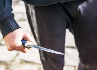 Ηράκλειο: Συγκάτοικοι αλληλομαχαιρώθηκαν και κατέληξαν στο νοσοκομείο