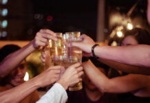 Βάρκιζα: Στο νοσοκομείο 14χρονη μετά από κατανάλωση αλκοόλ – Χειροπέδες σε ιδιοκτήτρια μίνι μάρκετ