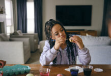 Πάσχα στην εποχή των social media: Από το βίωμα των εθίμων στο content για το «κυνήγι» των followers